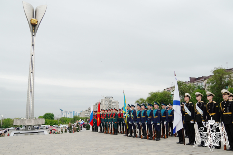 При участии Росгвардии состоялось возложение гирлянды Славы в донской столице