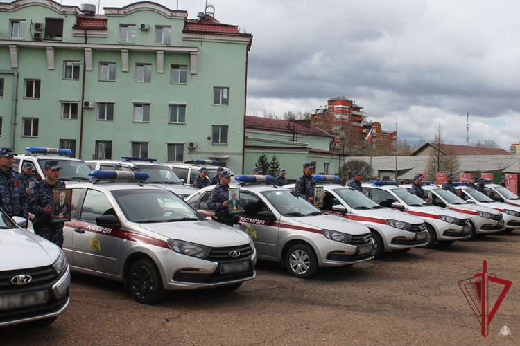 В Бурятии сотрудники Росгвардии присоединились к акции «Бессмертный автополк»