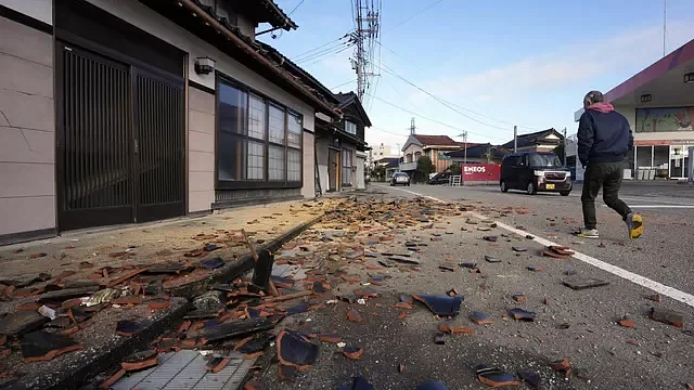 В Японии выросло число разрушенных после мощного землетрясения домов