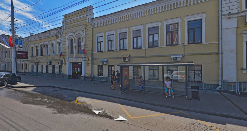 В Тамбове 44-летний мужчина разбил остановку в центре города