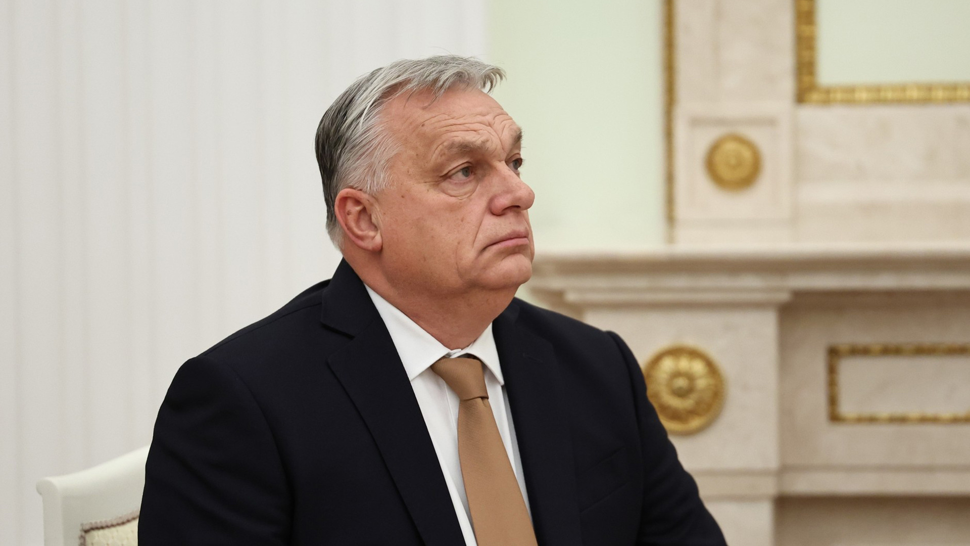 Орбан сравнил финансирование Украины с бросанием денег в бездонную бочку
