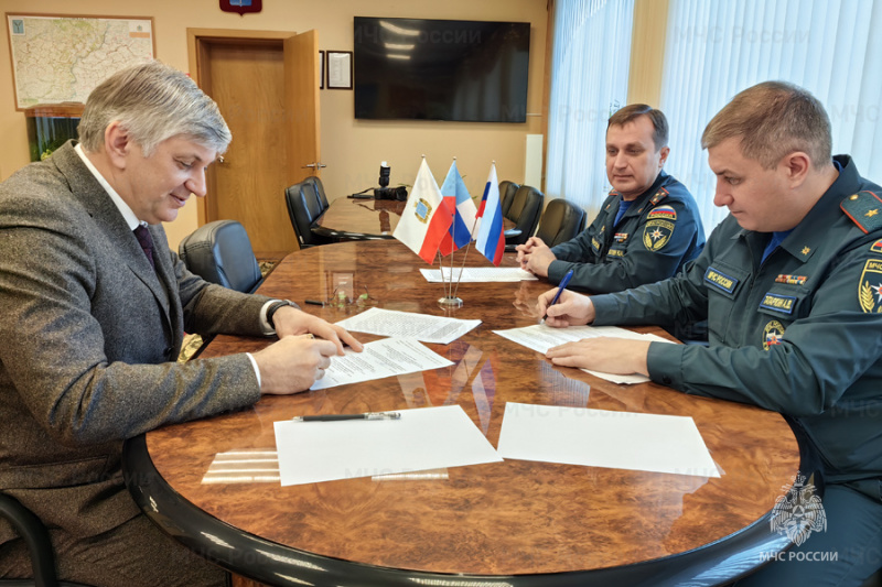 Подписано соглашение о взаимодействии между ГУ МЧС региона и Саратовскими газовыми компаниями