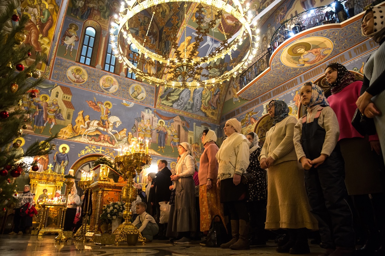 7 января в церковь на рождество. праздник рождества в храме. фото служба в храме на рождество. рождественская служба в храме. 2022 рождественская служба в костеле самара.