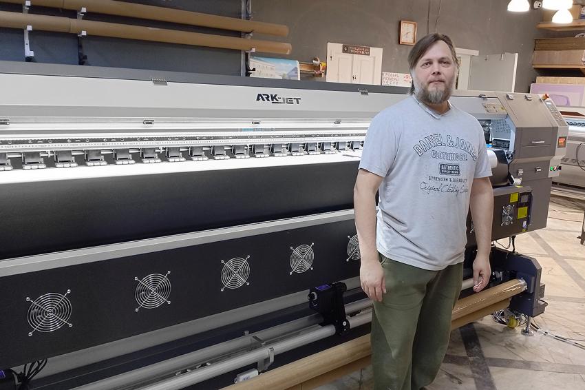 Компания «КОВЧЕГ» запустила 3-метровый принтер ARK-JET SOL 3202 в «Ультра» из Красноярского края