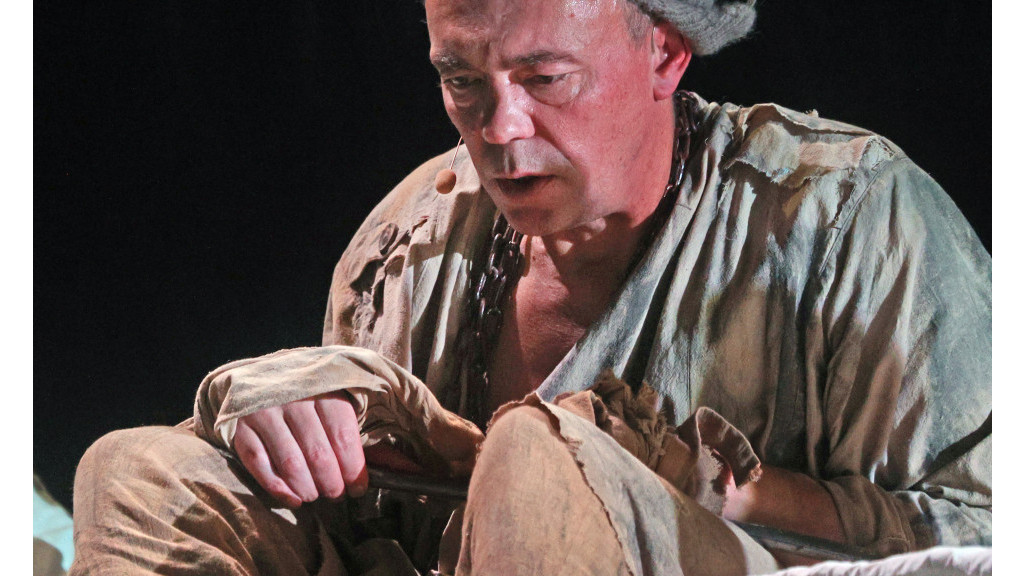 Жителям Барнаула показали спектакль по произведению Льва Толстого Фото №3