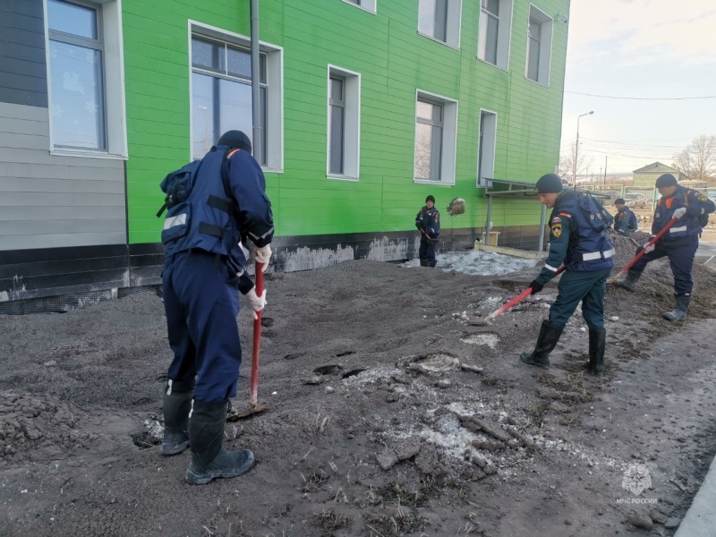 Руководители социально значимых объектов в Ключах на Камчатке выразили благодарность спасателям МЧС России за оказанную помощь