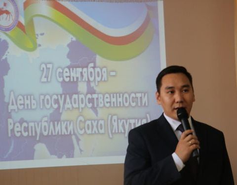 Айтал Керемясов поздравил гимназистов с Днём Государственности Республики Саха (Якутия)