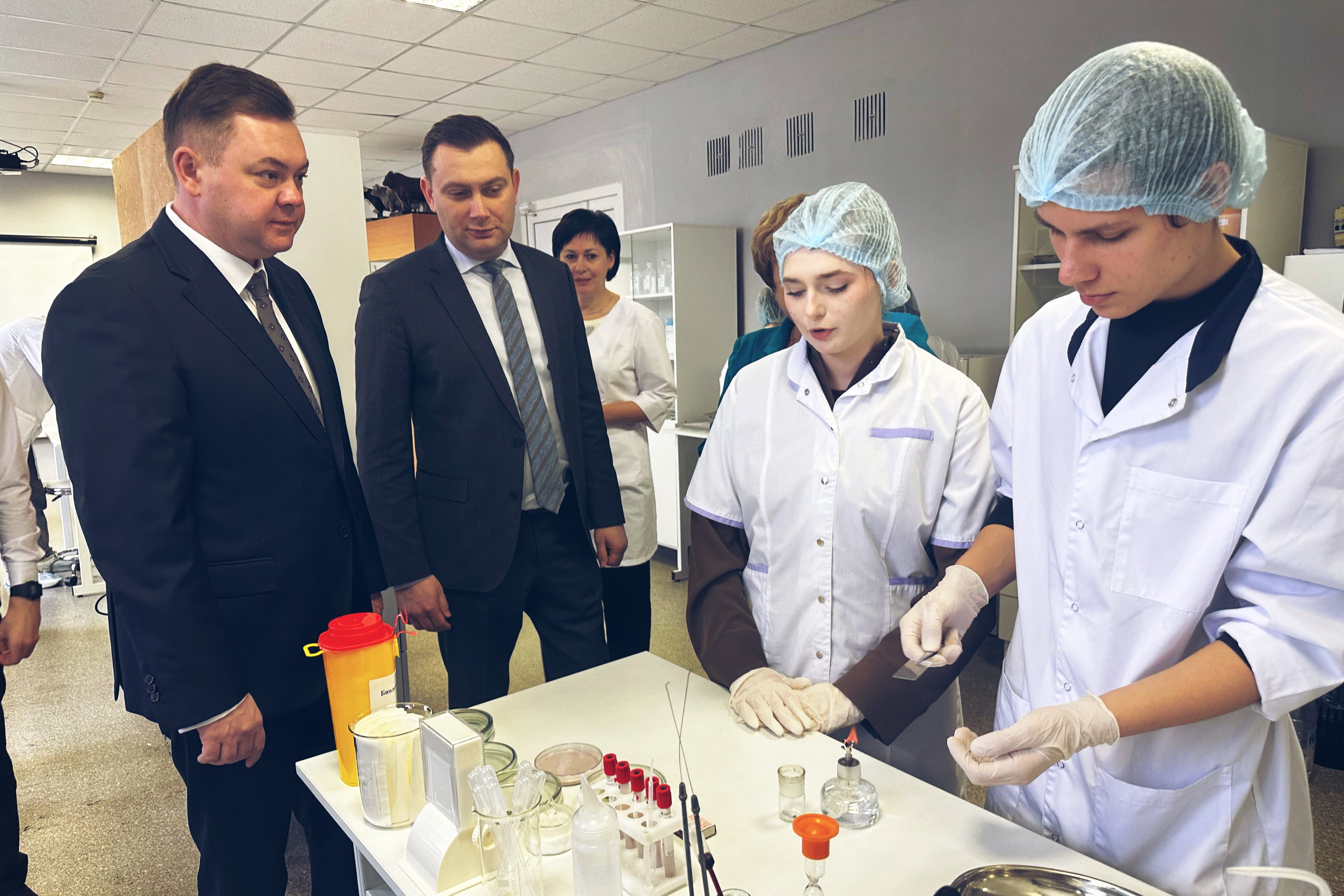 Новочеркасский колледж промышленных технологий и управления отметил 80-летие