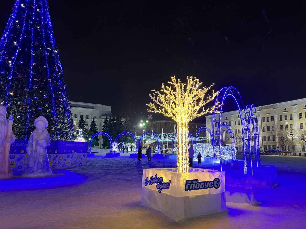 в кирове есть театральная площадь