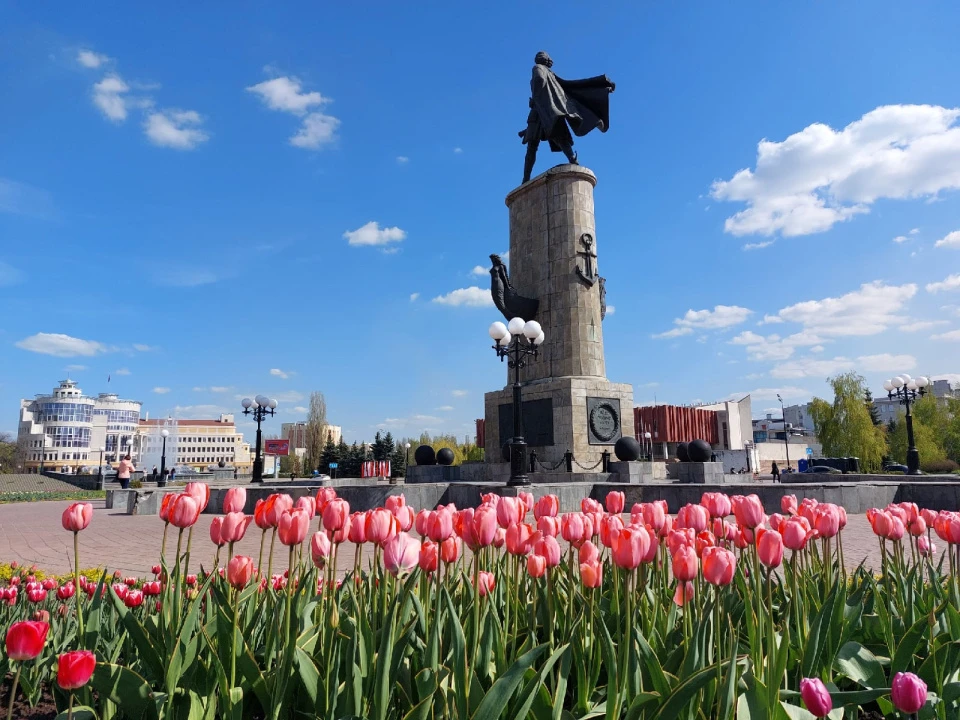 День победы в липецке 2024. Цветочный сквер Липецк. Пейзажи города Липецка. День Победы Липецк. Сквер имени Смыслова Липецк.