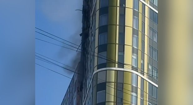 В Сети появилось видео с места удара беспилотника по высотке в Екатеринбурге