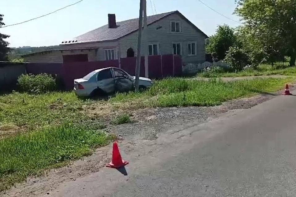 Водитель попов превысил скорость и не справился с управлением автомобиля машина врезалась