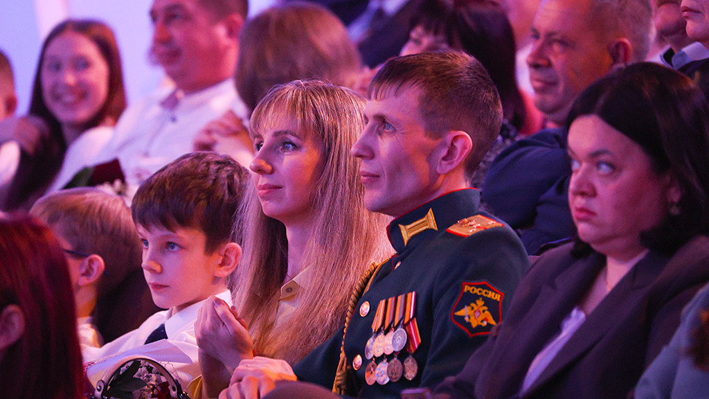 В Барнауле наградили победителей и призеров эстафеты «Согрей теплом родительского сердца» Фото №3