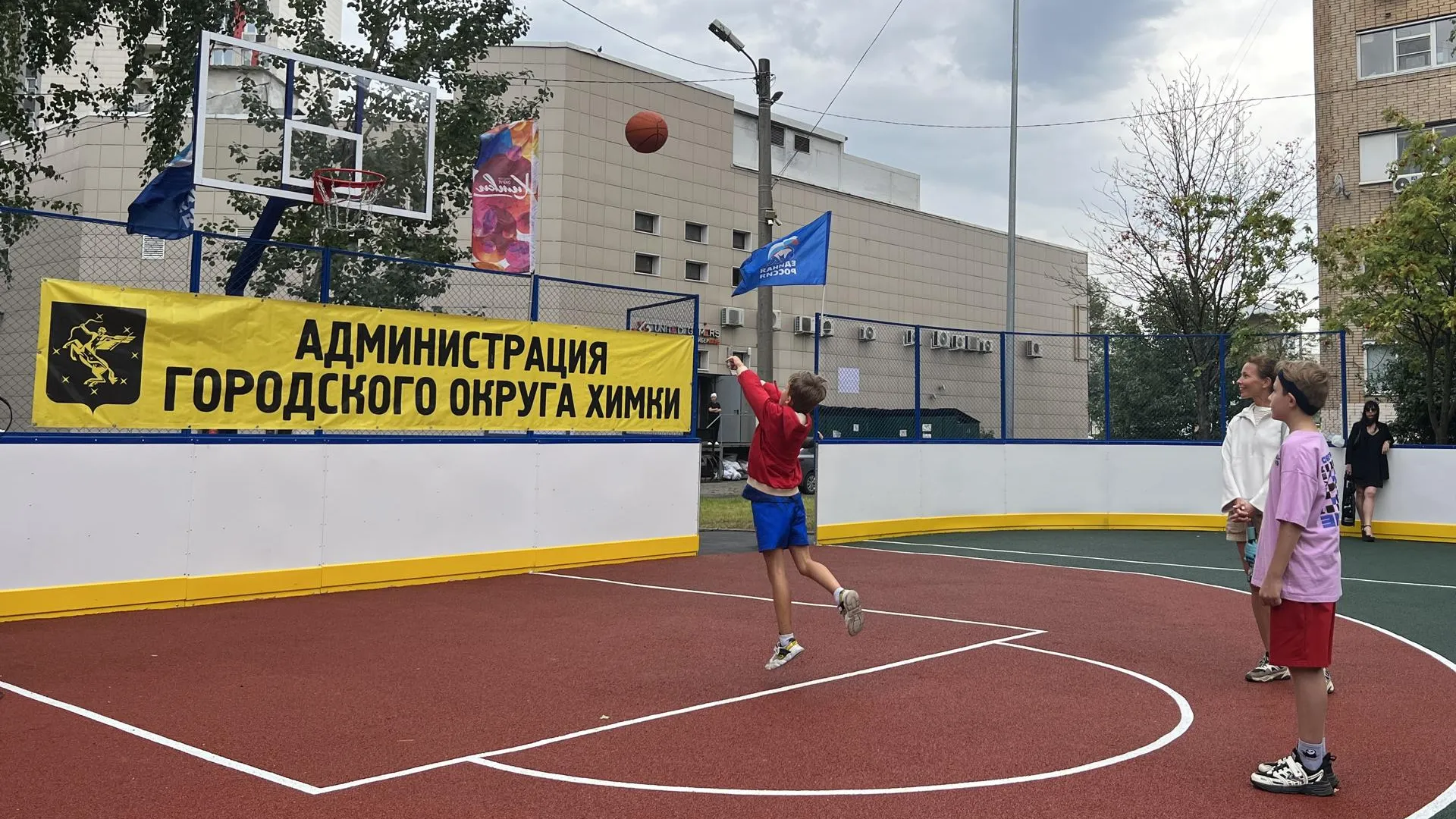 тц мега химки сгорел. водный спорт в химках. после химки. после химки. мега химки пожар.