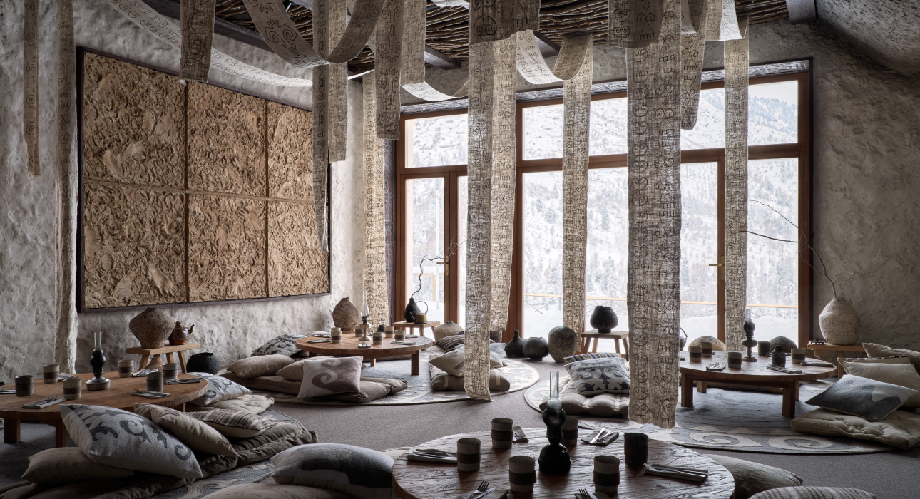 Едим не дома: рождественский ужин в ONEST, специалитеты центральноазиатской кухни в Saray и другие новости