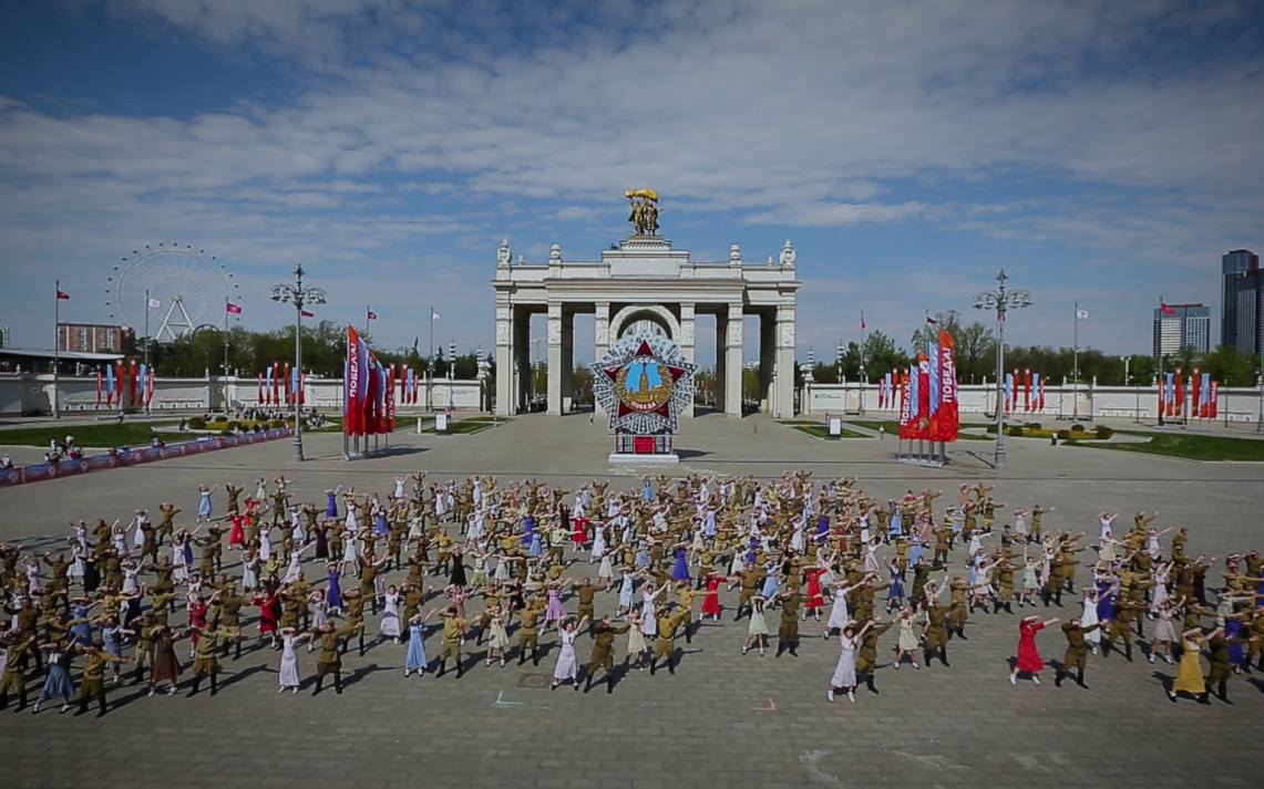 Савинкина: вальс студентов на ВДНХ – дань уважения ветеранам за победу в ВОВ
