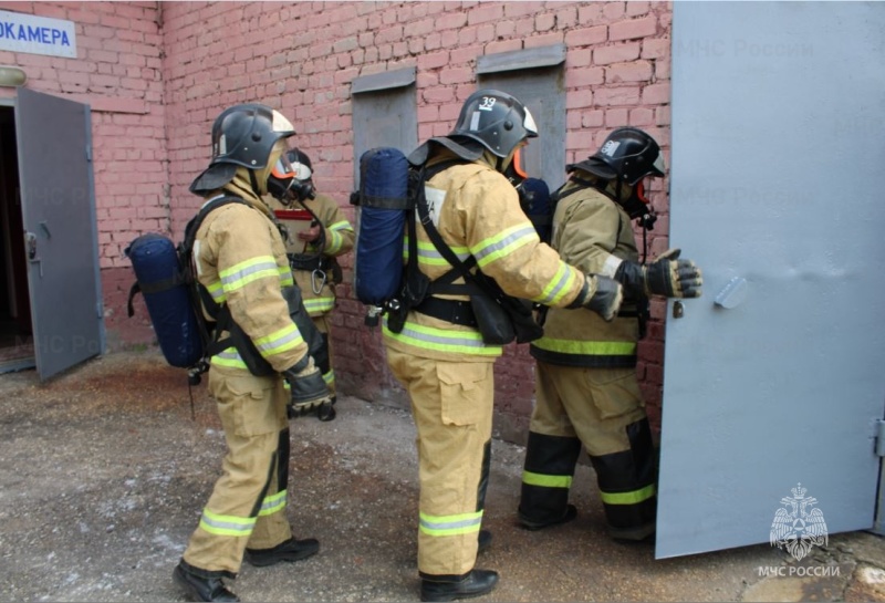 В Рязани состоялся смотр-конкурс «Лучшее звено газодымозащитной службы» среди пожарно-спасательных подразделений