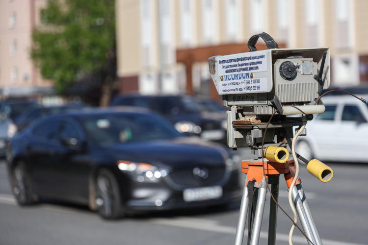 Дорожные камеры начали распознавать использование телефона за рулем в Подмосковье, чтобы снизить число ДТП