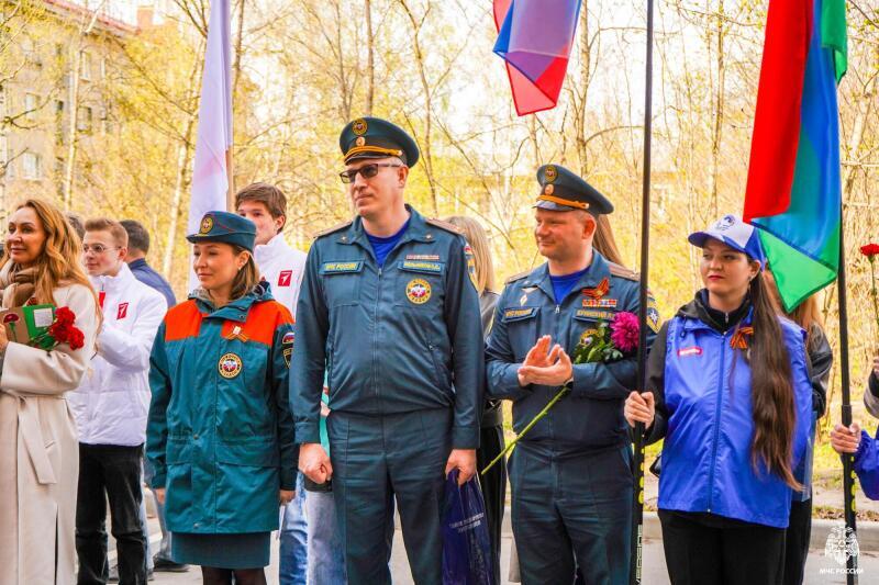 Подразделения МЧС России приняли участие в памятных мероприятиях ко Дню Победы
