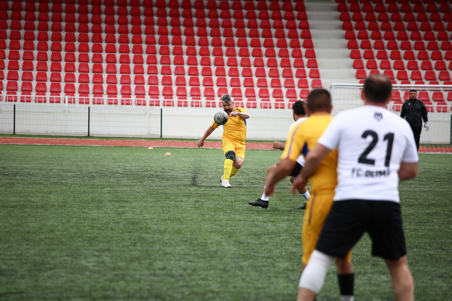 Память, голы и яркие эмоции. 12-й республиканский турнир по футболу прошел в Комрате