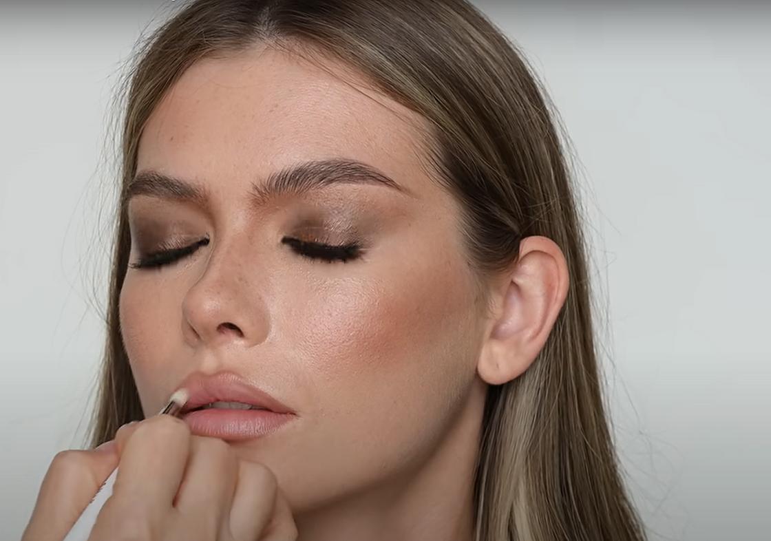 Макияж 2023 нюд. Тренды макияжа. Новогодний макияж нюдовый нюдовый. Современный макияж. Макияж для молодежи.