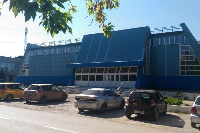 Фото асдг. Площадь калинина стелановосибирске. Локомотив арена новосибирск. Ювес сеть аптек. Локомотив арена новосибирск фан зона.