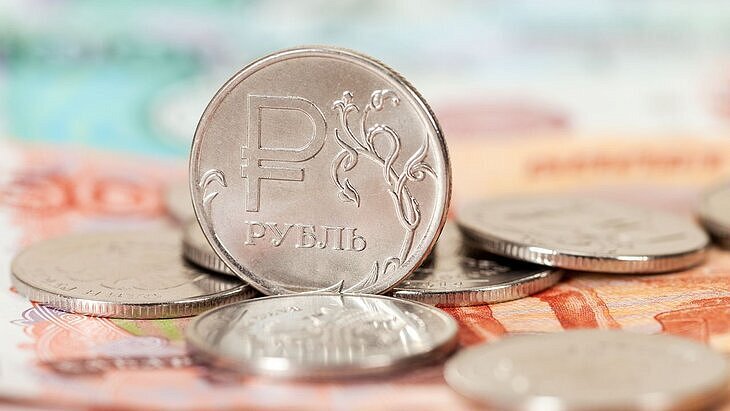 Эксперт предсказал ослабление рубля 21 марта из-за расчетов по фьючерсам