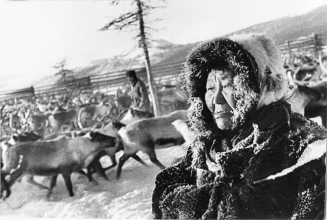 Валентину Дмитриевну Рахтыну, заботливую хозяйку стойбища, я встретил в 1986 году в бригаде Николая Мельникова (Билибинская тундра).