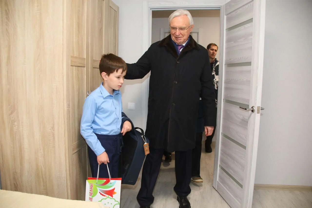 КАМАЗ передал ключи от арендных квартир работникам компании