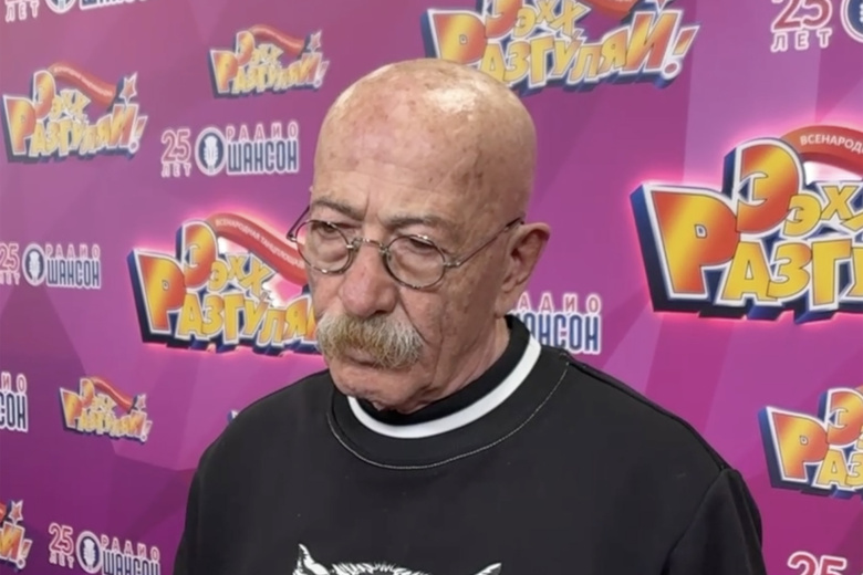 Известный певец вышел из себя после вопроса о бабочках в квартире