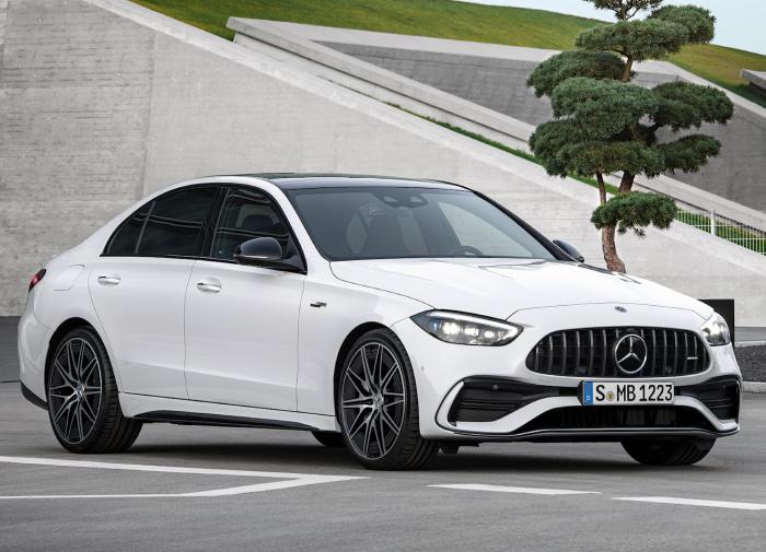 2023 Mercedes-AMG C 43 наконец-то здесь: начальное предложение увеличилось на 2 500 долларов