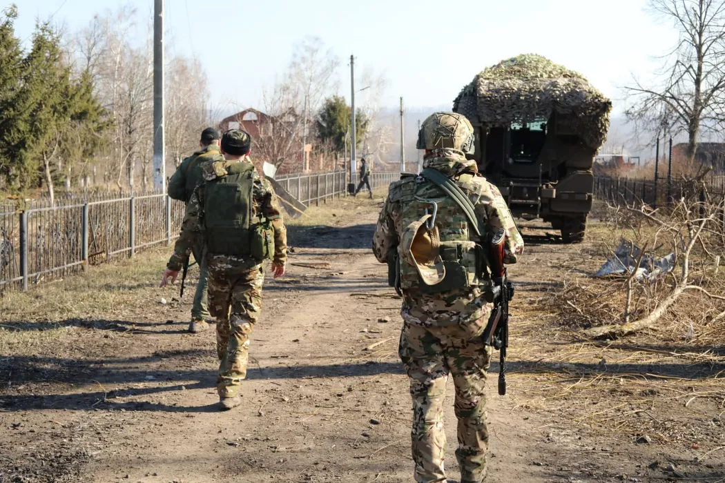 Алтайский боец СВО не может вернуться в часть из-за запрета на выезд из России