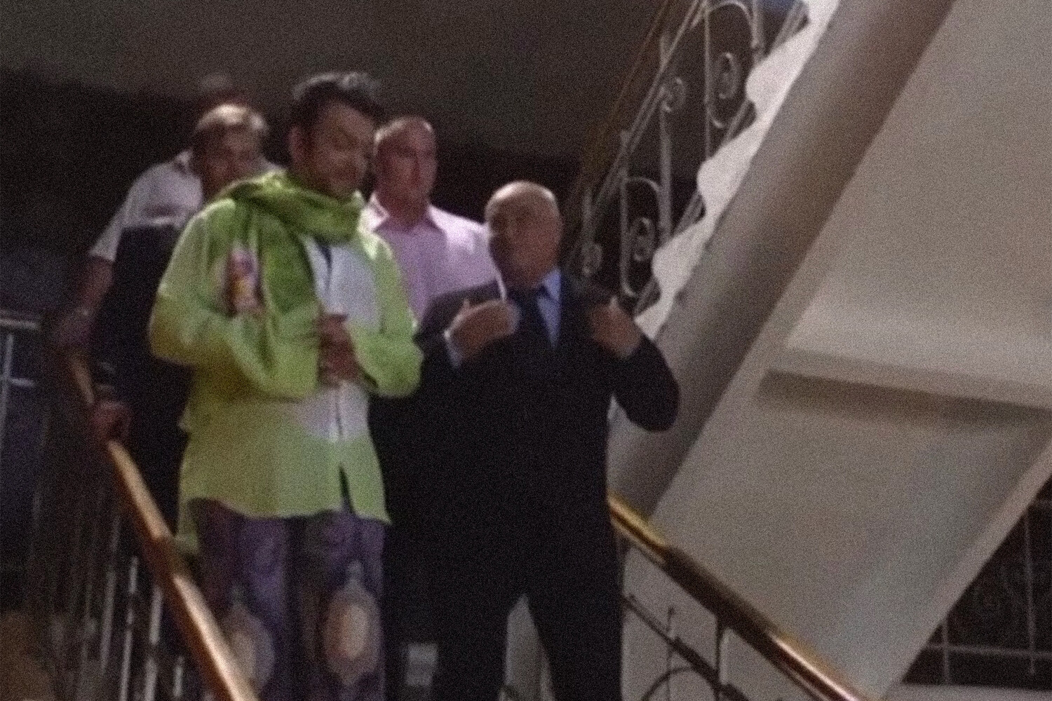 киркоров мороз. новогодний мюзикл. киркоров голубой огонек 2017. киркорова начали вырезать из новогодних шоу. киркоров в новогоднем шоу.