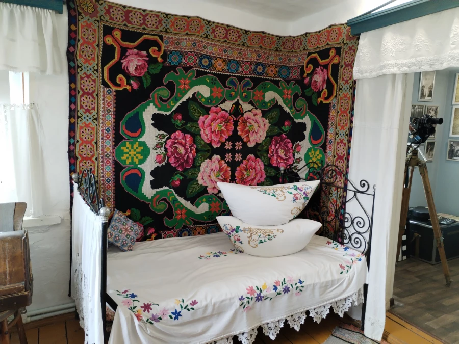 Мемориальный музей киноактрисы Екатерины Савиновой в Ельцовке 