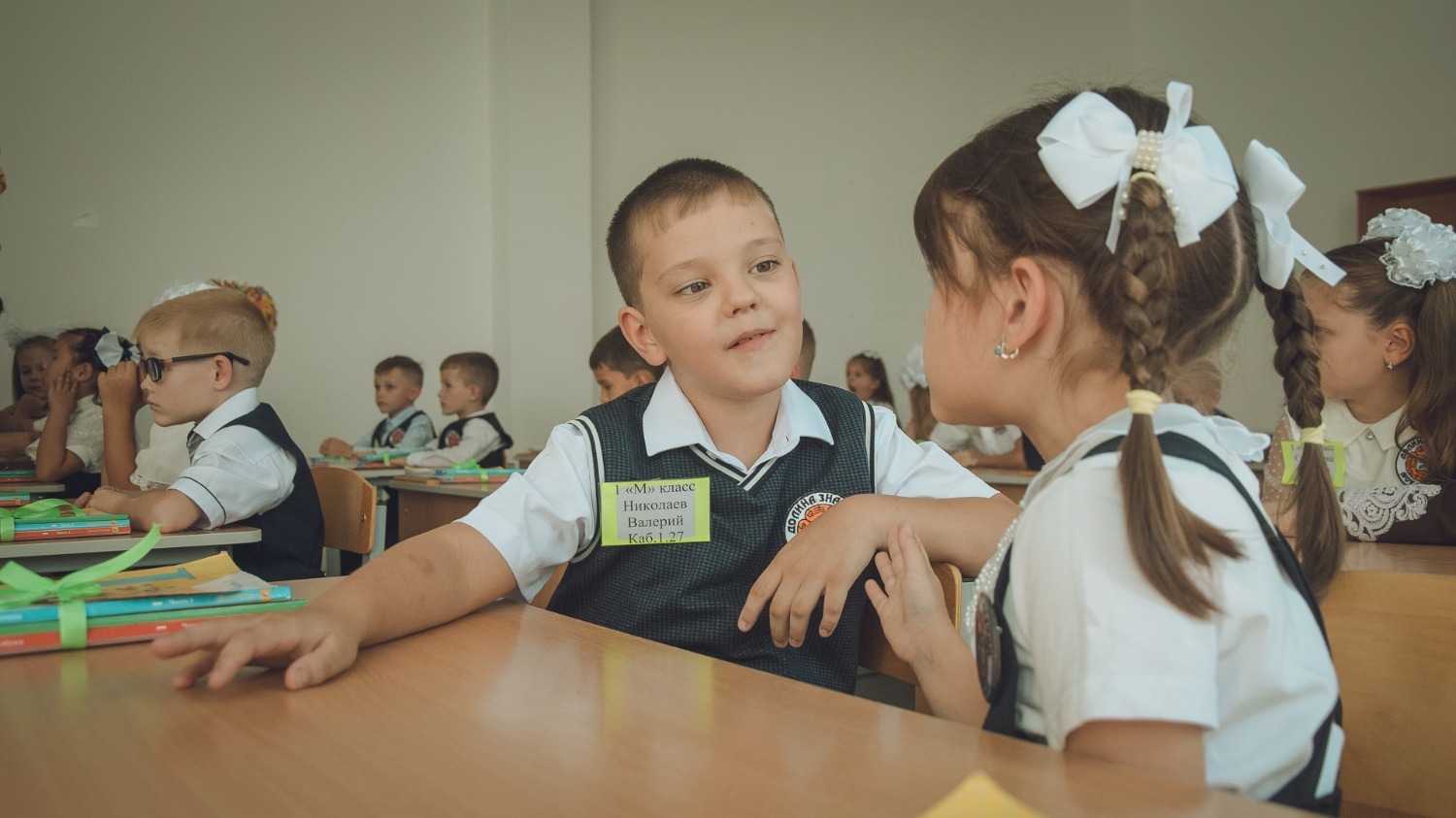 Девочки начальных классов. Младших школьников. Образование питер. Татарская школа. Ученица.