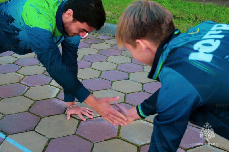 Зарядка с чемпионами: юные таланты МБОУ «Центр образования №7» вдохновлены примером сборной Югры по пожарно-спасательному спорту