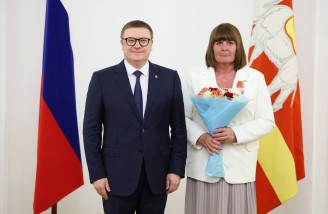 Алексей Текслер вручил государственные и региональные награды южноуральцам. Автор фото - Наиль Фаттахов 