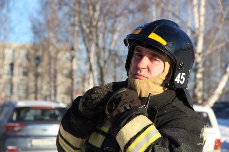 В пожарно-спасательной части № 48 города Советского проводили на пенсию начальника подразделения
