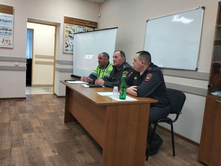Профилактическая беседа Госавтоинспекции c работниками дорожной службы