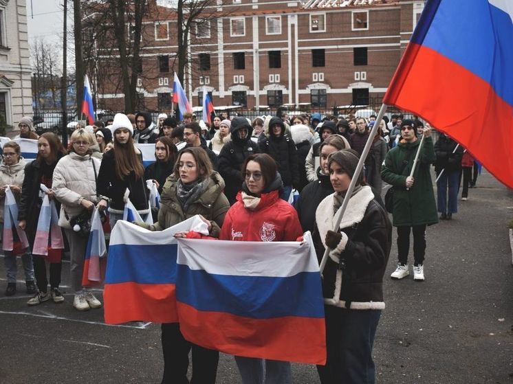 В Костроме прошла масштабная акция-флешмоб «Родина»