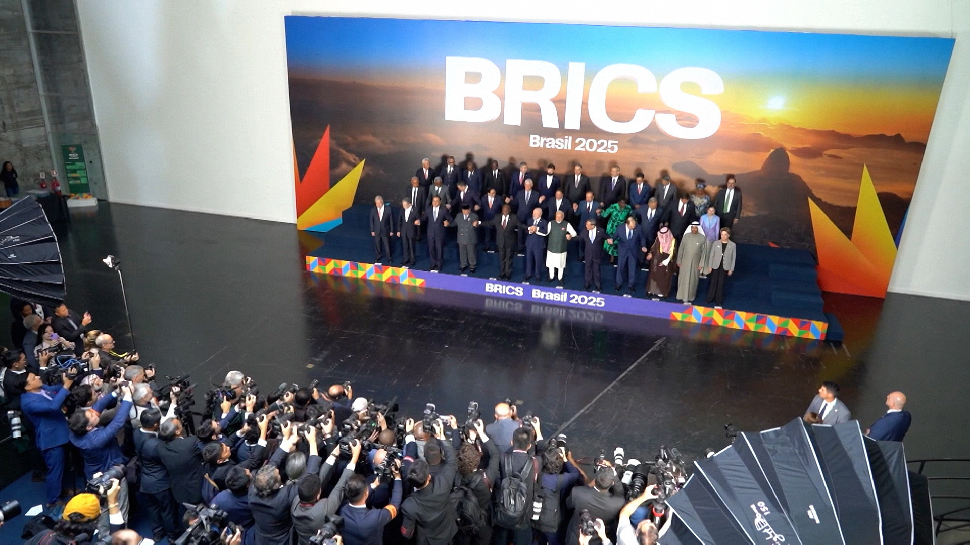 Трамп: участники БРИКС покидают объединение из-за американских пошлин