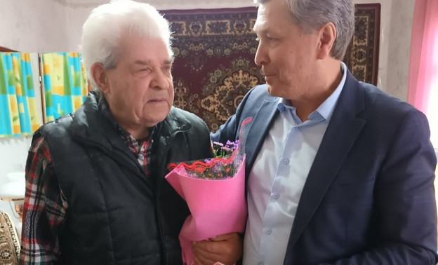 Житель Нагорского района в 90 лет продолжает работать в гараже и на огороде