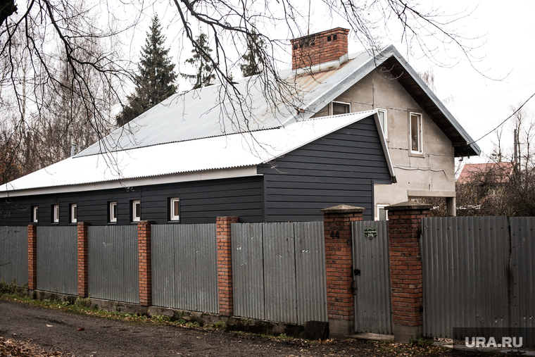 Поселок хонка медное озеро. Человек в доме. Гражданка приобретает загородный. Дом по соседству фильм 2006. Гражданка приобретает загородный.