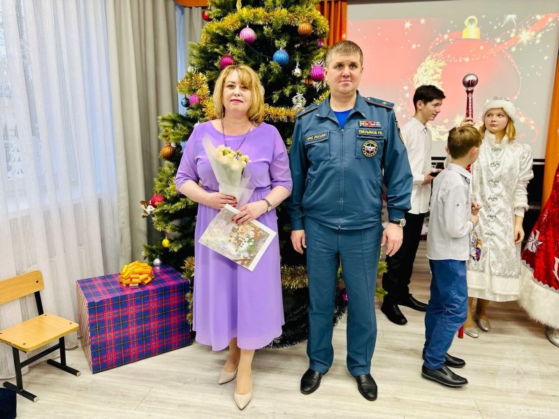 Пожарный Дед Мороз продолжает колесить по Калининграду