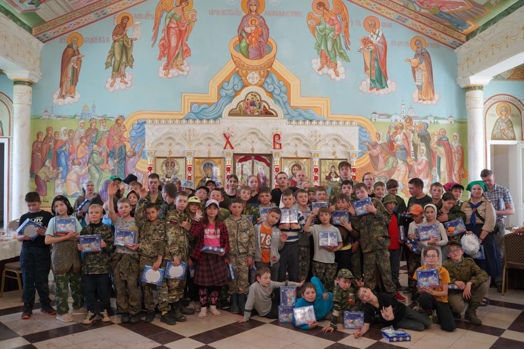 Участники детского православного военно-патриотического лагеря «Умелец» посетили Никольский Черноостровский монастырь