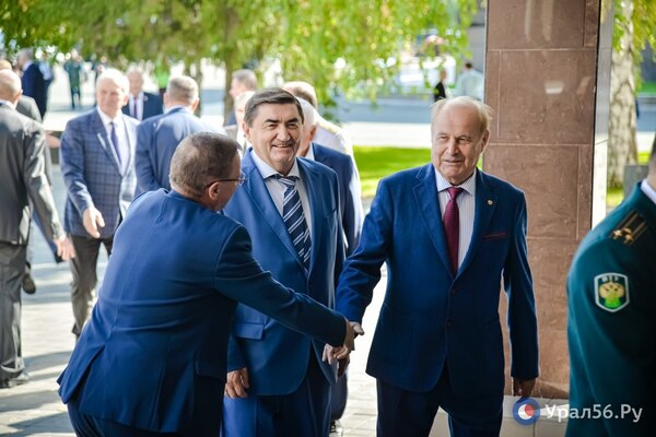 Дети, жена и экс-губернаторы в первом ряду: В Оренбурге прошла инаугурация Евгения Солнцева. Как это было?