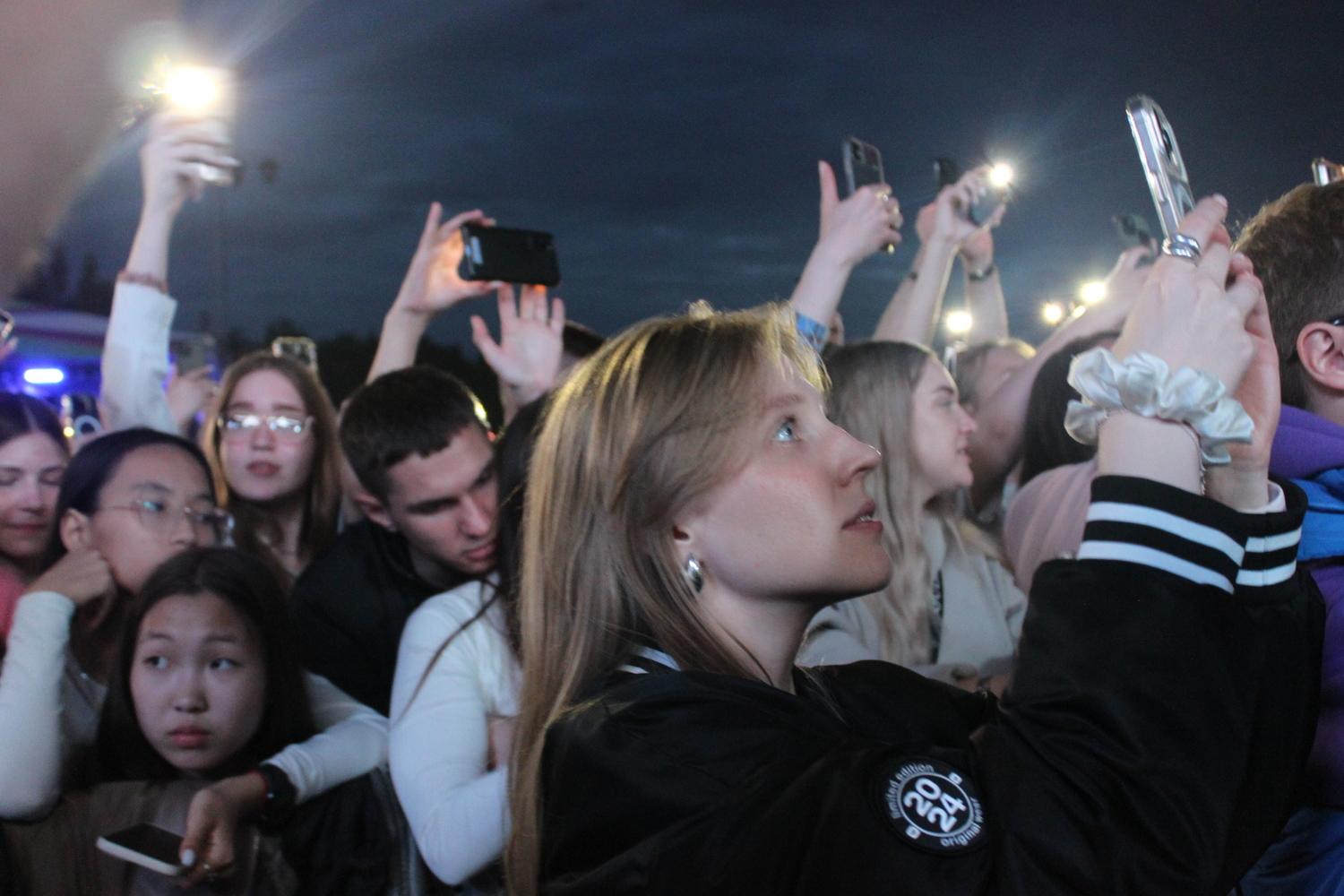Фото В Красноярске прошел VK Fest: 67 ярких фото артистов из зрителей 57