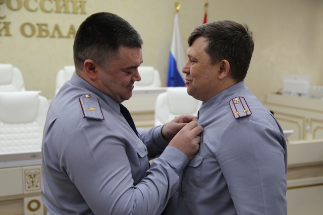 В рамках еженедельного совещания по подведению итогов служебной деятельности за прошедшую неделю начальник УФСИН России по Омской области Сергей Балдин поздравил отличившихся сотрудников