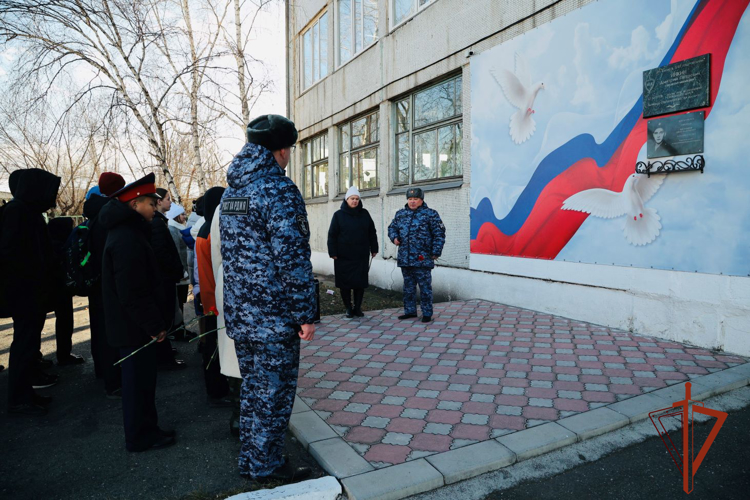 В Росгвардии по Хакасии почтили память бойцов ОМОН Николая Доможакова и Дмитрия Инкина