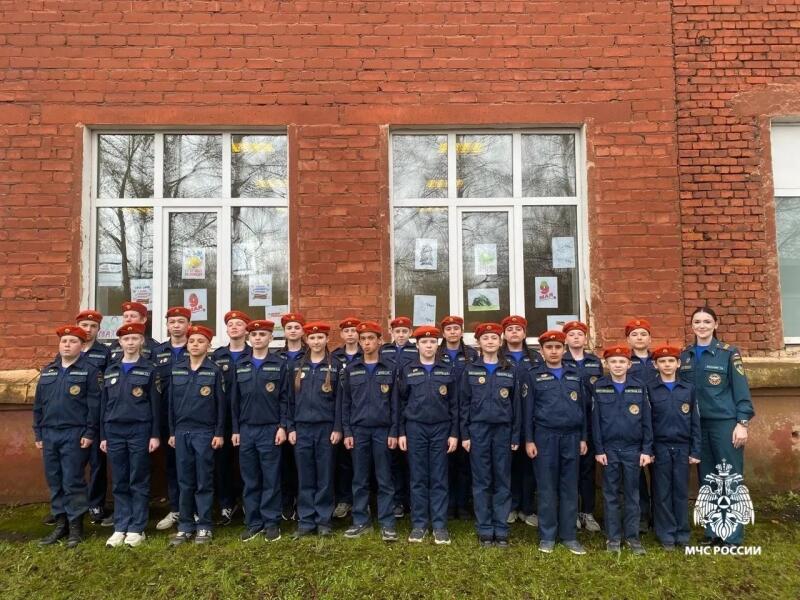 Главное управление МЧС России по Ярославской области присоединилось к Всероссийской акции «Окна Победы»